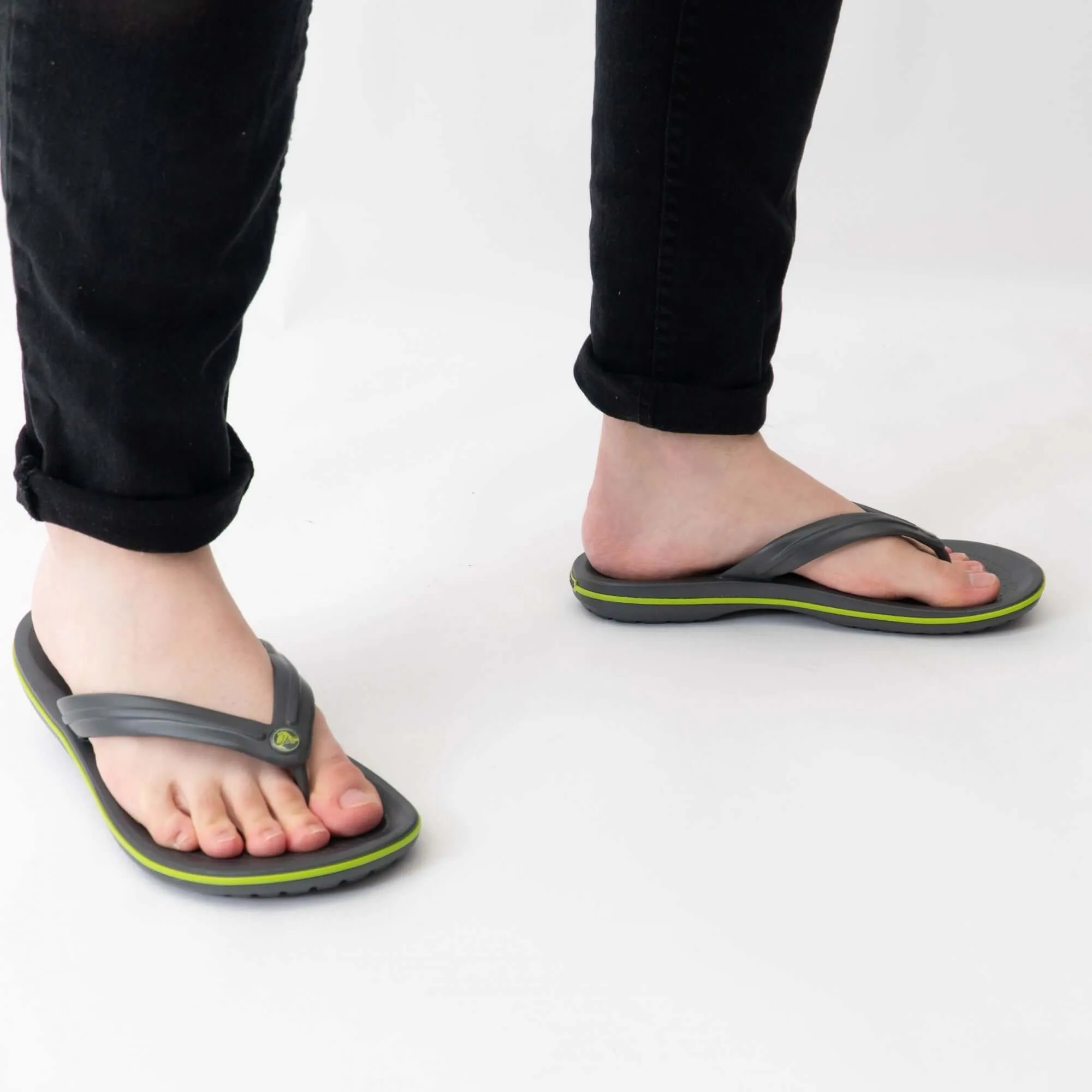 11033-0A1 CROCBAND FLIP Mens Flip Flops Graphite/Volt Green