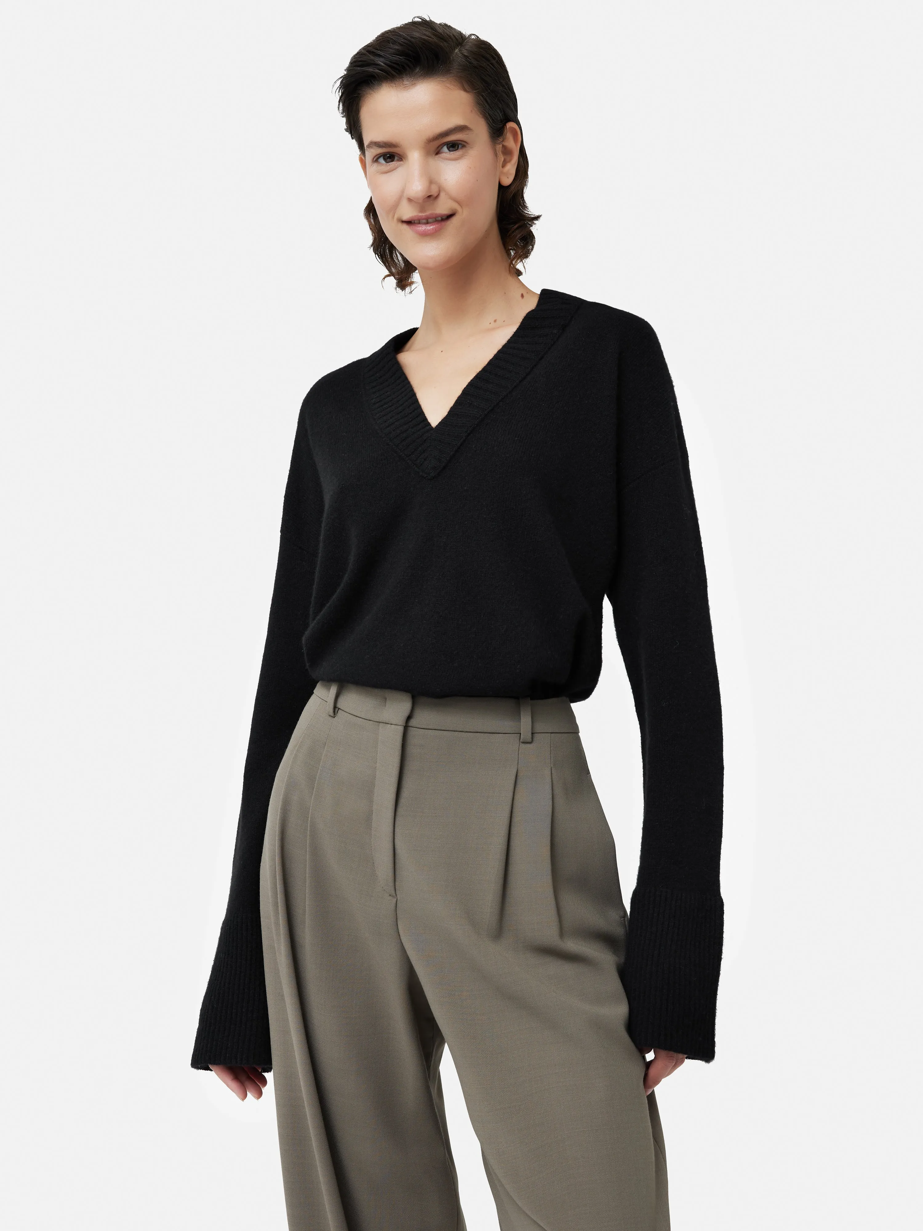 Cloud Cashmere V Neck Jumper | Black