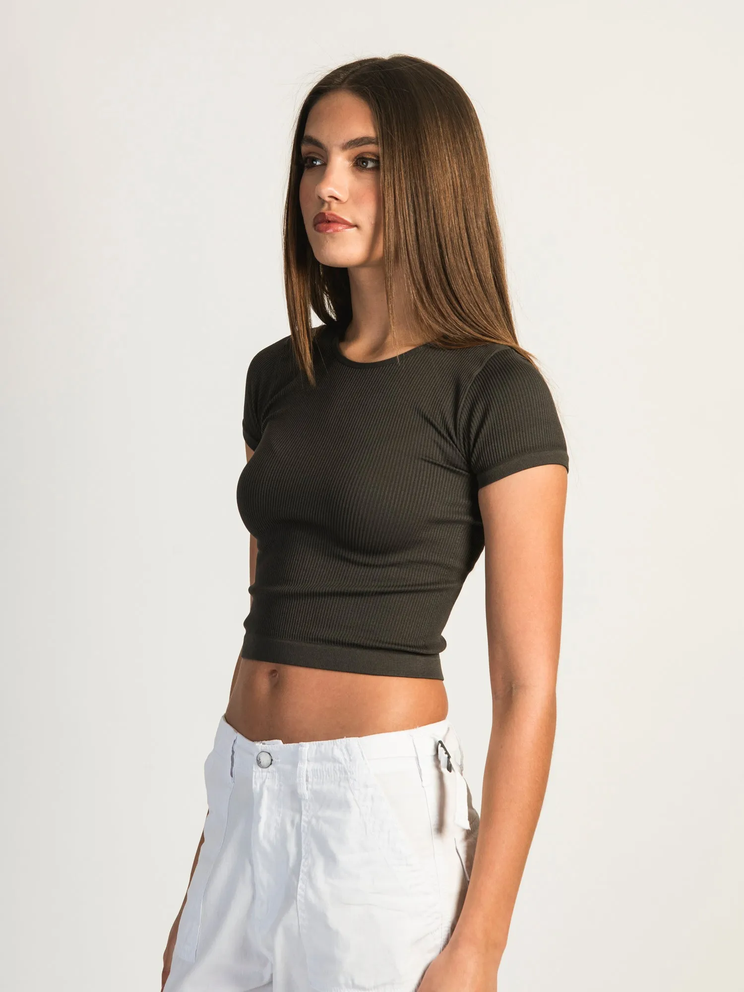 HARLOW RIBBED SEAMLESS TEE - CHARCOAL